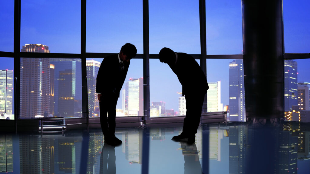 お互いお辞儀している