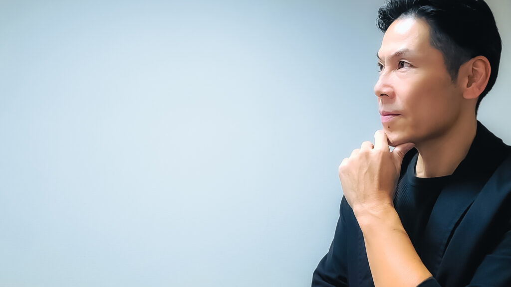 考えるビジネスマン